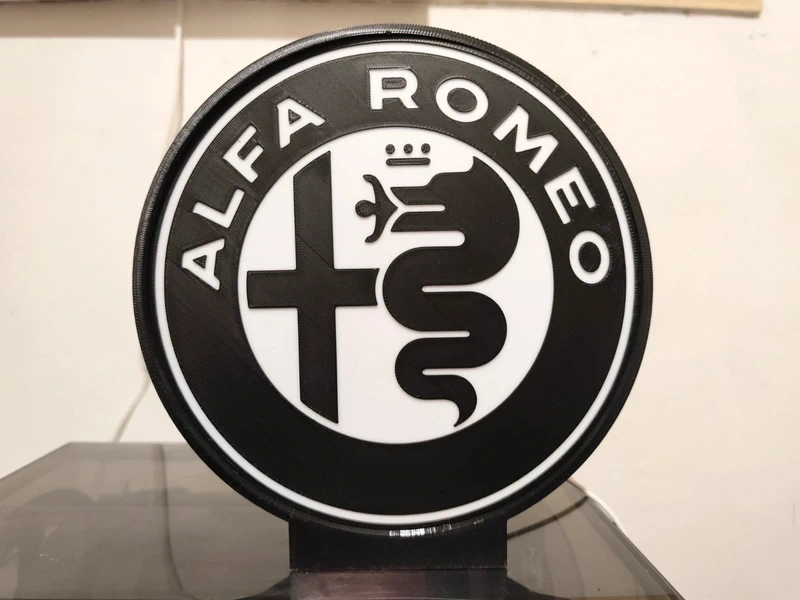 Alfa Romeo preto e branco — imagem 3