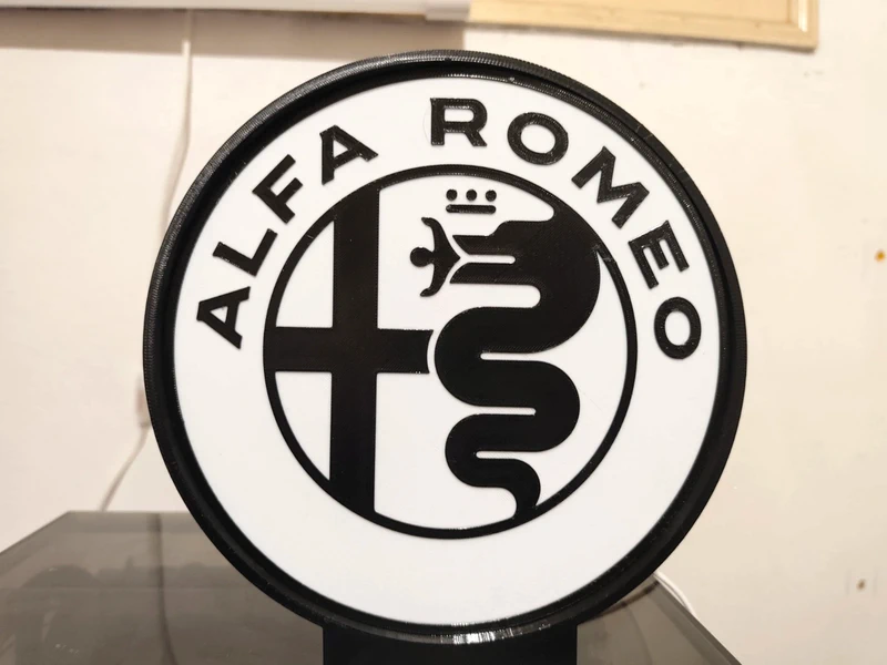 Alfa Romeo preto e branco V2 — imagem 2