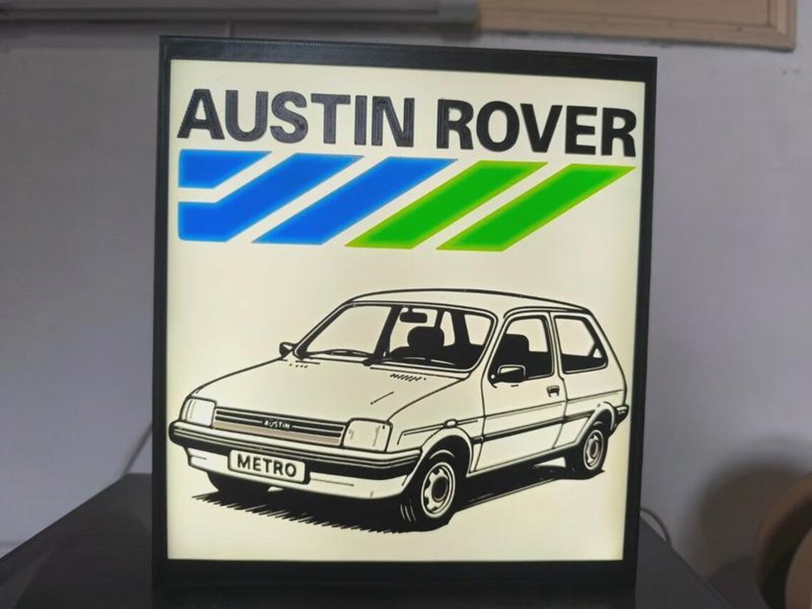 Luminária Austin Rover Metro — vista frontal iluminada