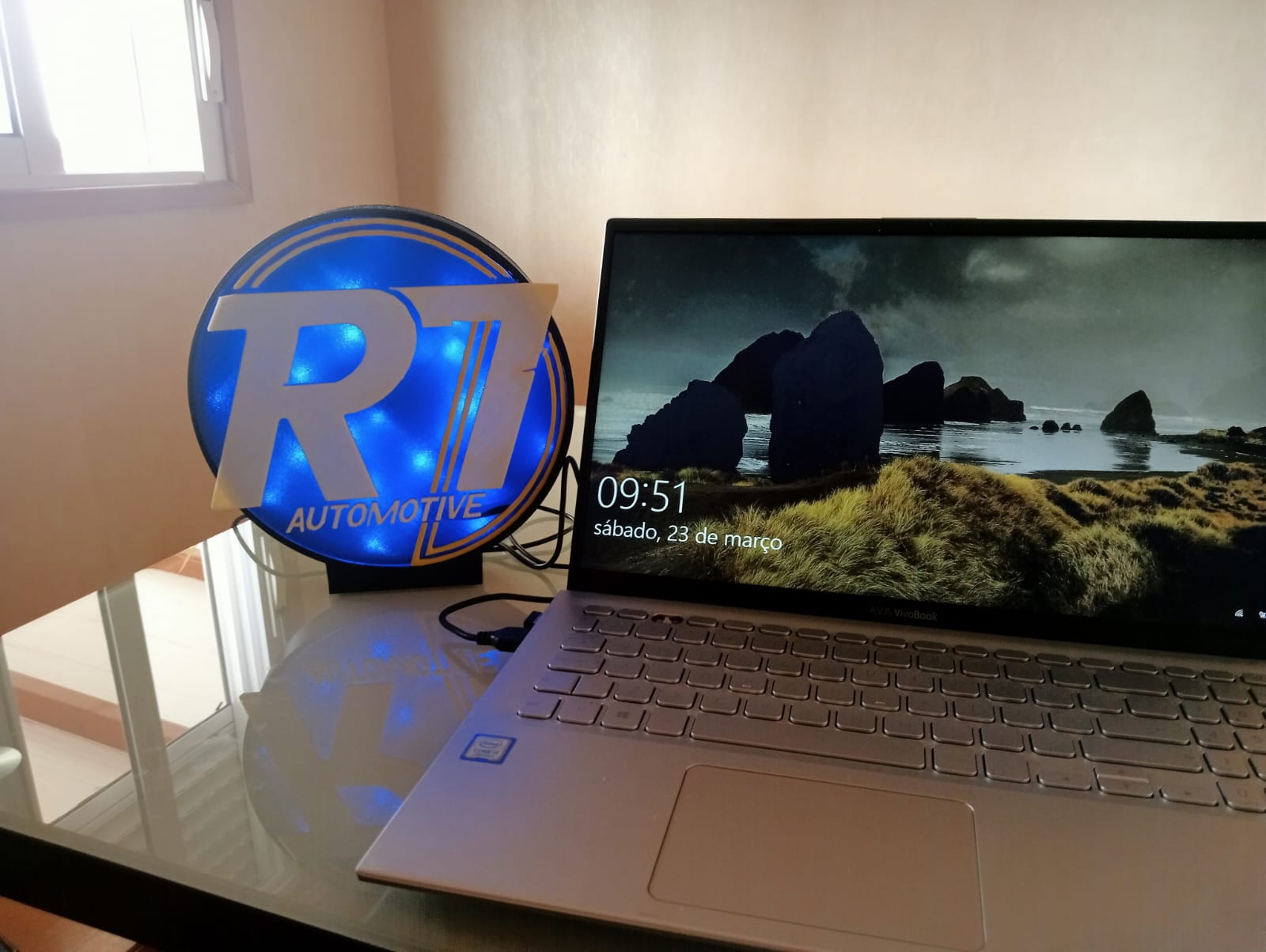 Lightbox personalizado com o logótipo da R7 Automotive
