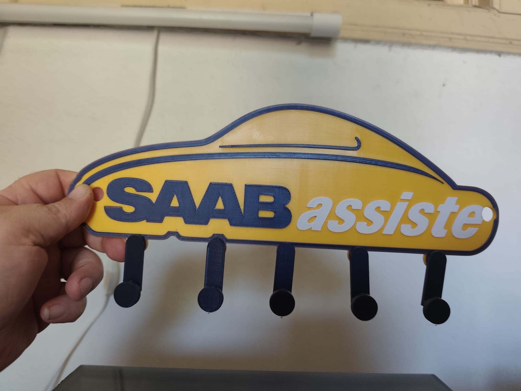 Segundo detalhe do chaveiro Saab Assist
